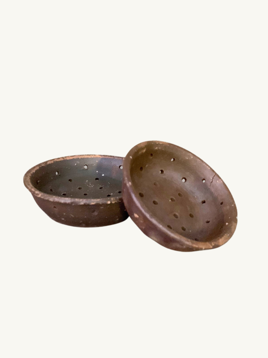 Flat cheese strainers