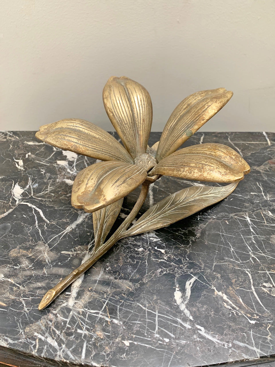 Flower ashtray