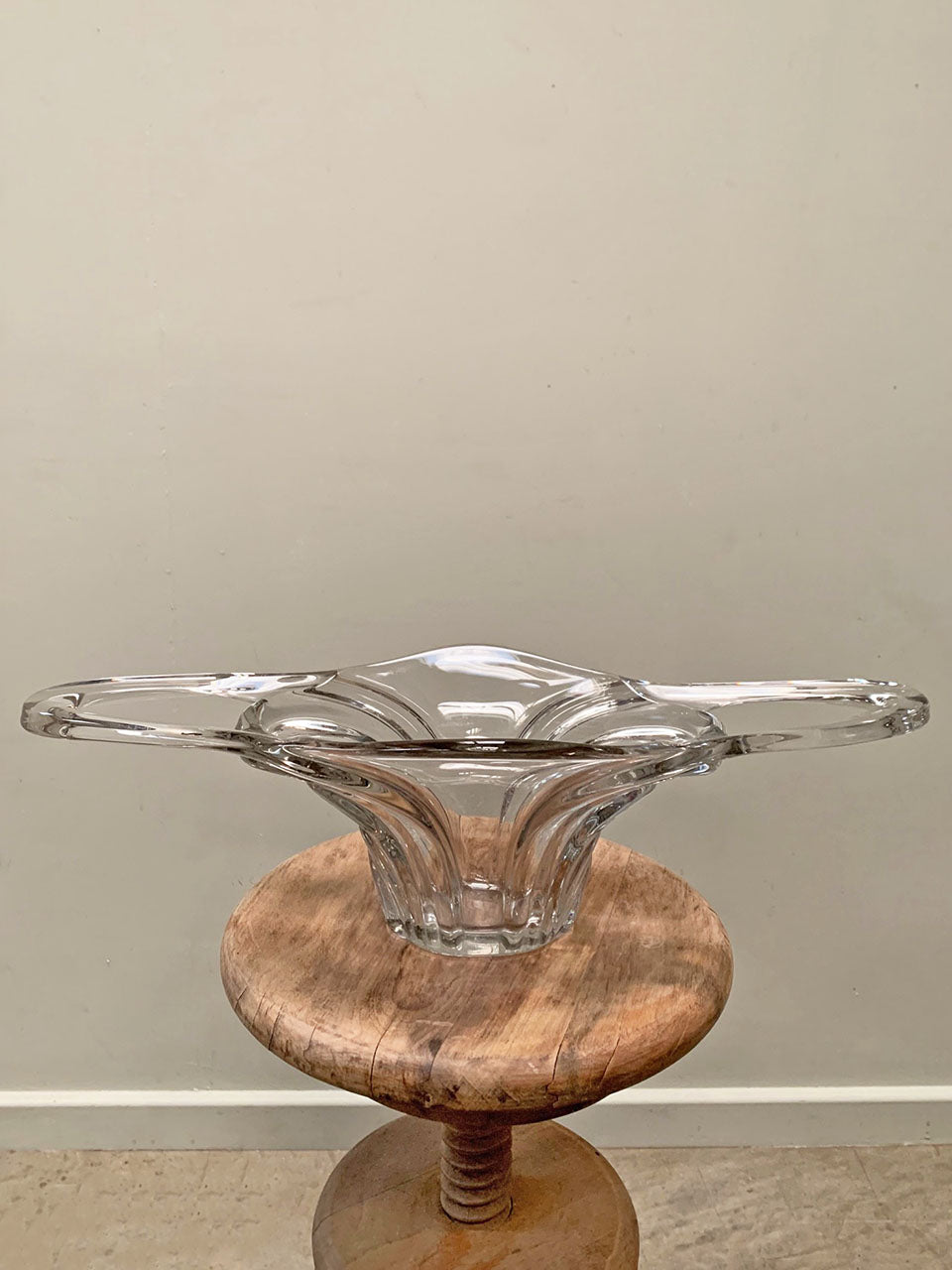Wide glass dish