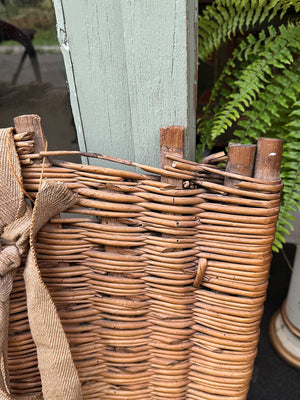 Woven grape hod