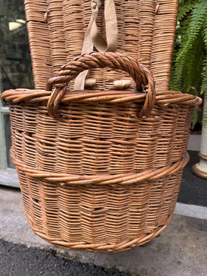 Woven grape hod