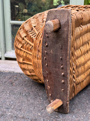 Woven grape hod