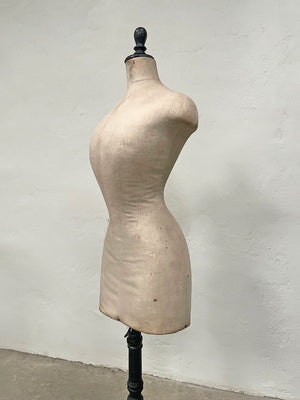 Wasp waist mannequin