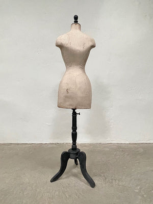 Wasp waist mannequin