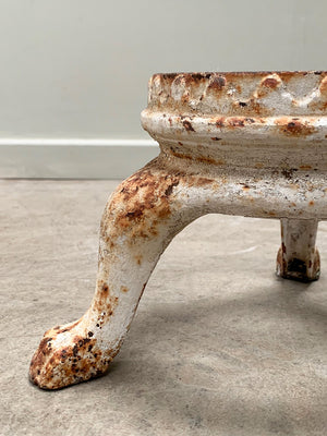 Cast iron plant pot stand
