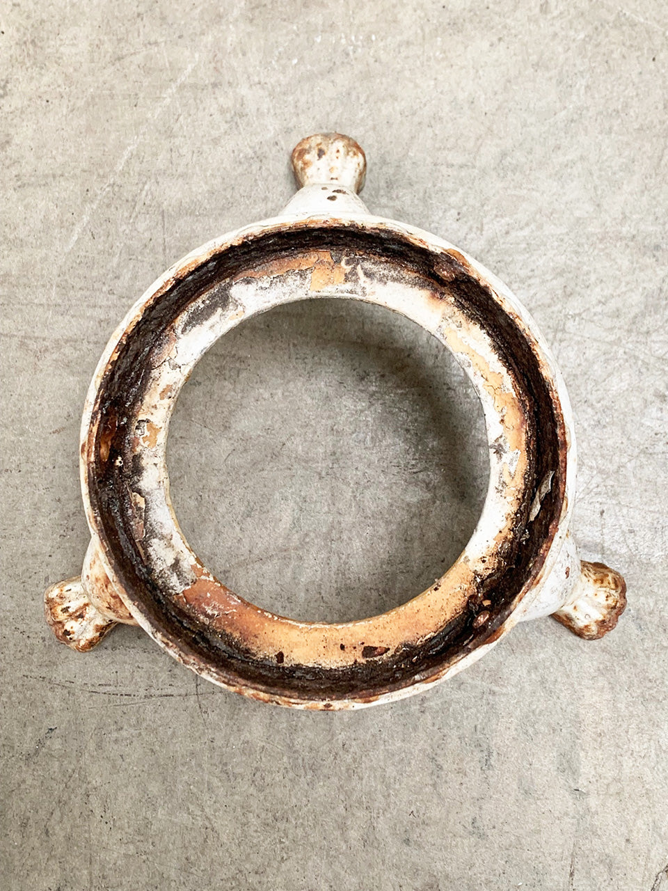 Cast iron plant pot stand