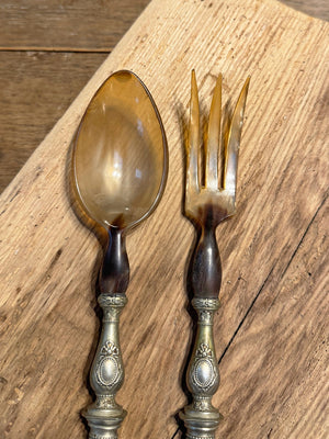 Salad servers