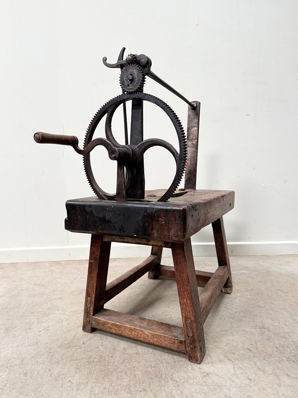 Spinning bench