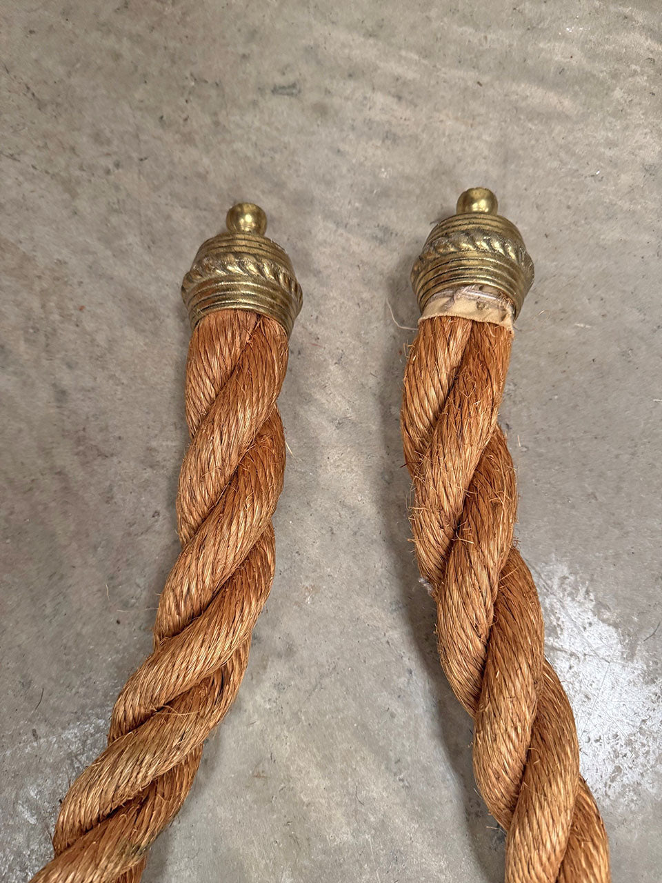 Stair rope with wall brackets (Reserved)