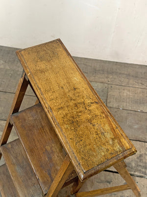 Folding library steps