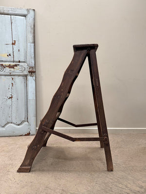 Folding step ladder