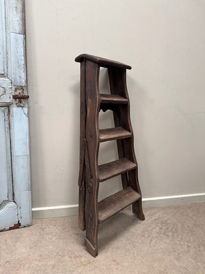 Folding step ladder