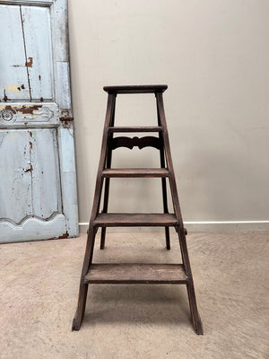 Folding step ladder