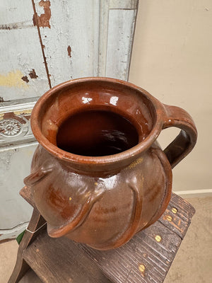 Swirl jug