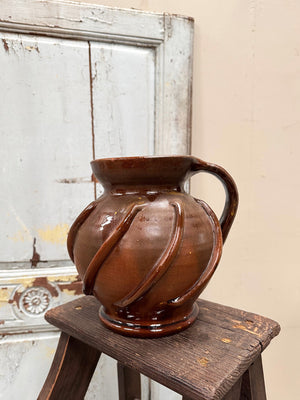 Swirl jug