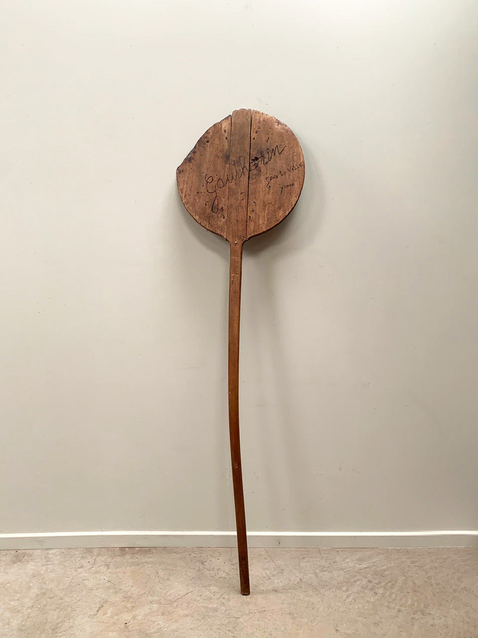 Long handled breadboard