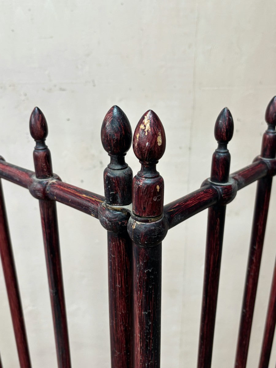 Turned timber screen