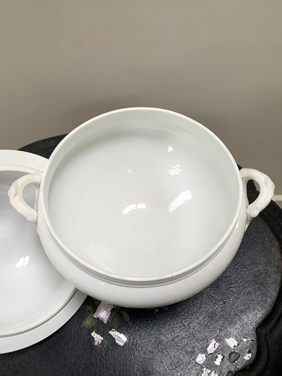 Ceramic tureen with lid