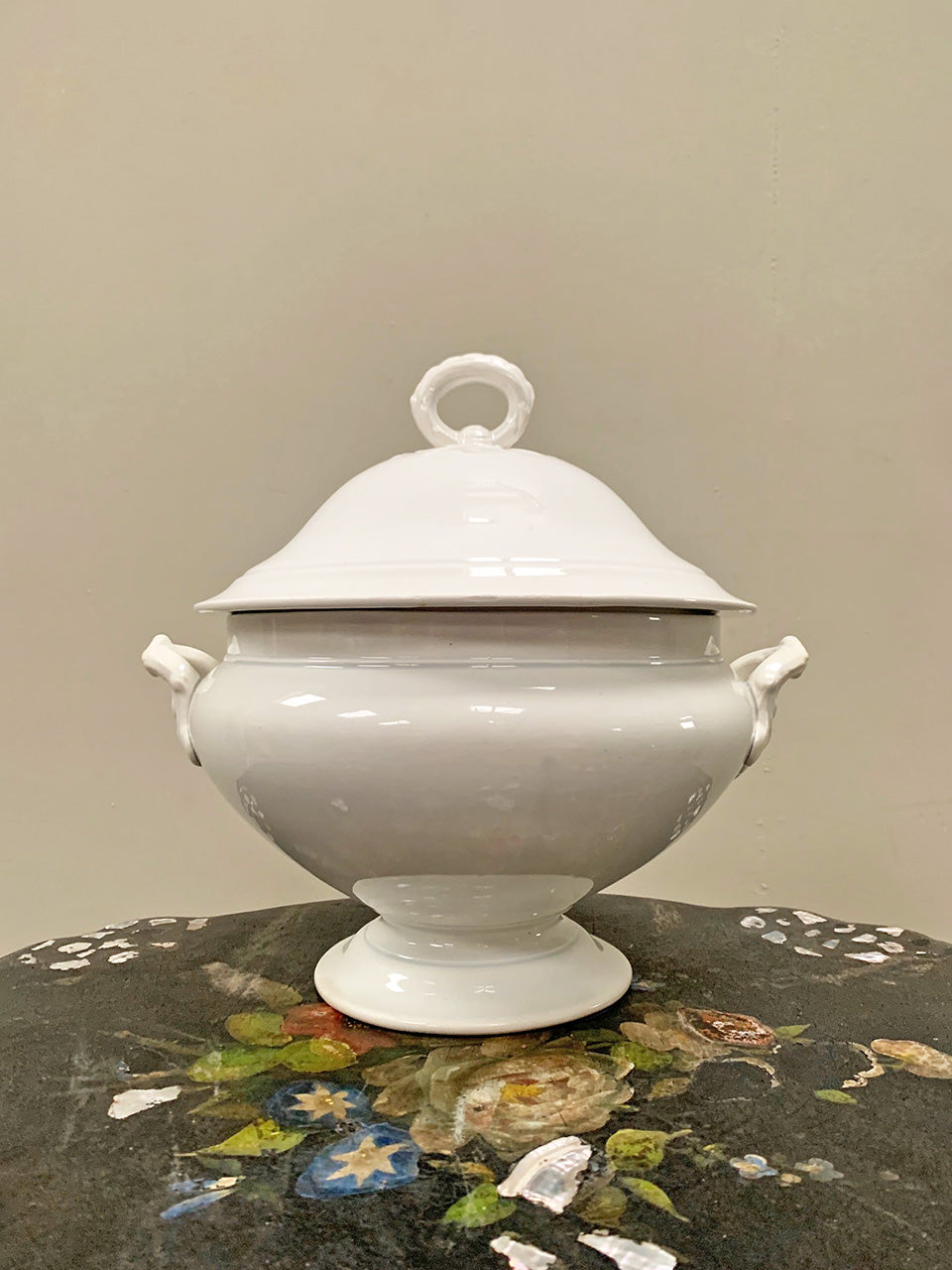 Ceramic tureen with lid