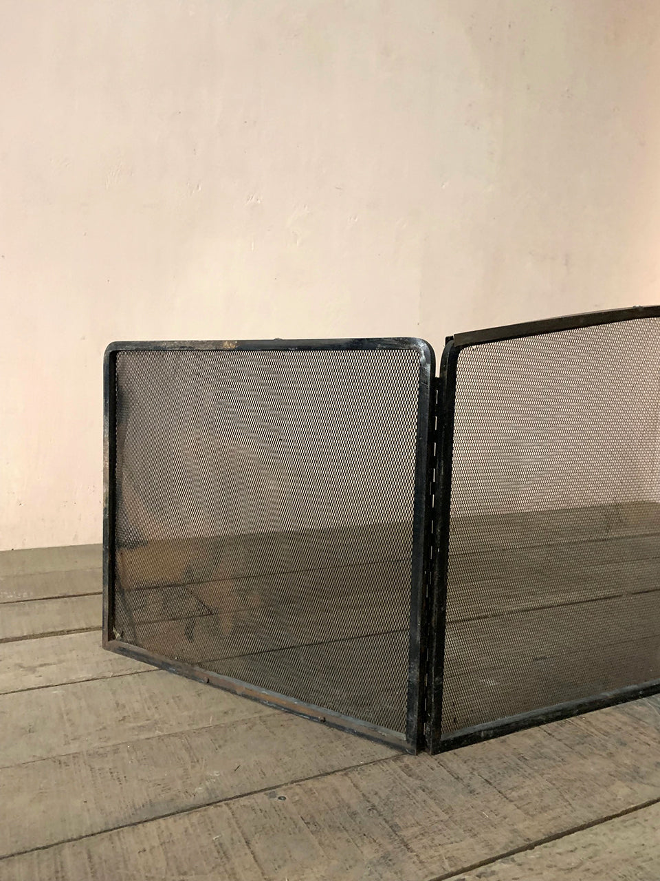 Low and wide fireguard