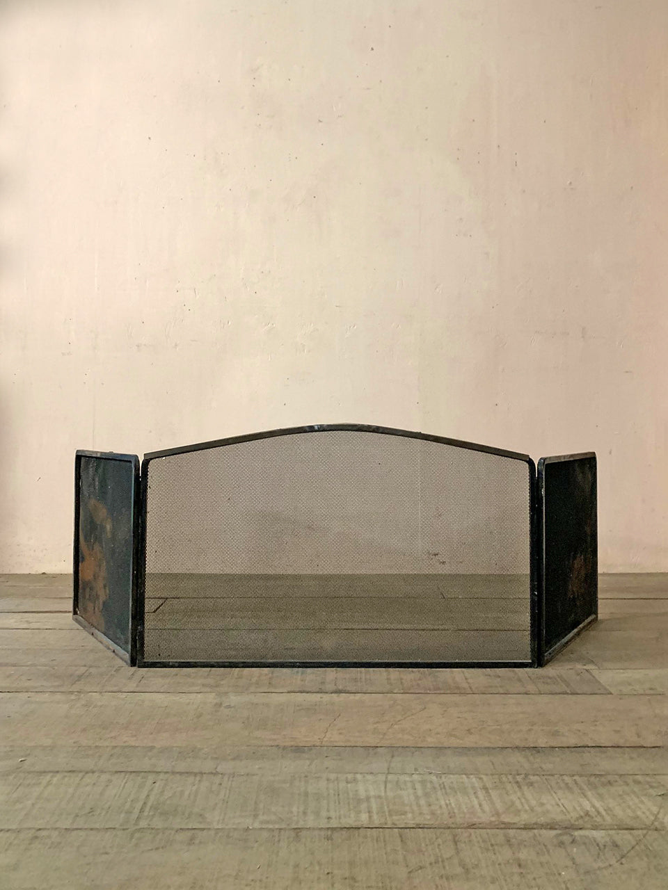 Low and wide fireguard