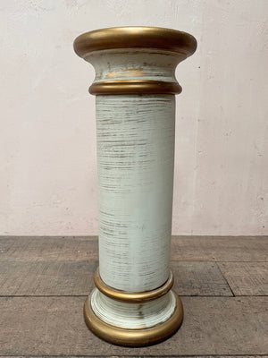 Ceramic pedestal