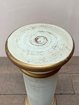 Ceramic pedestal