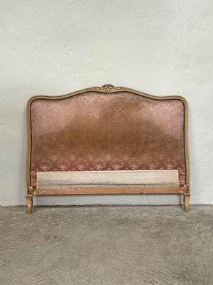 Demi corbeille upholstered bed