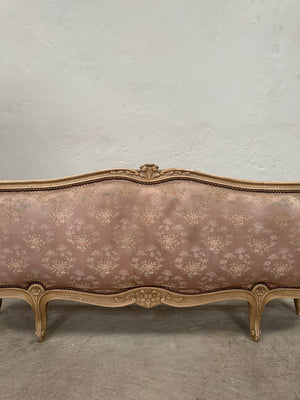 Demi corbeille upholstered bed