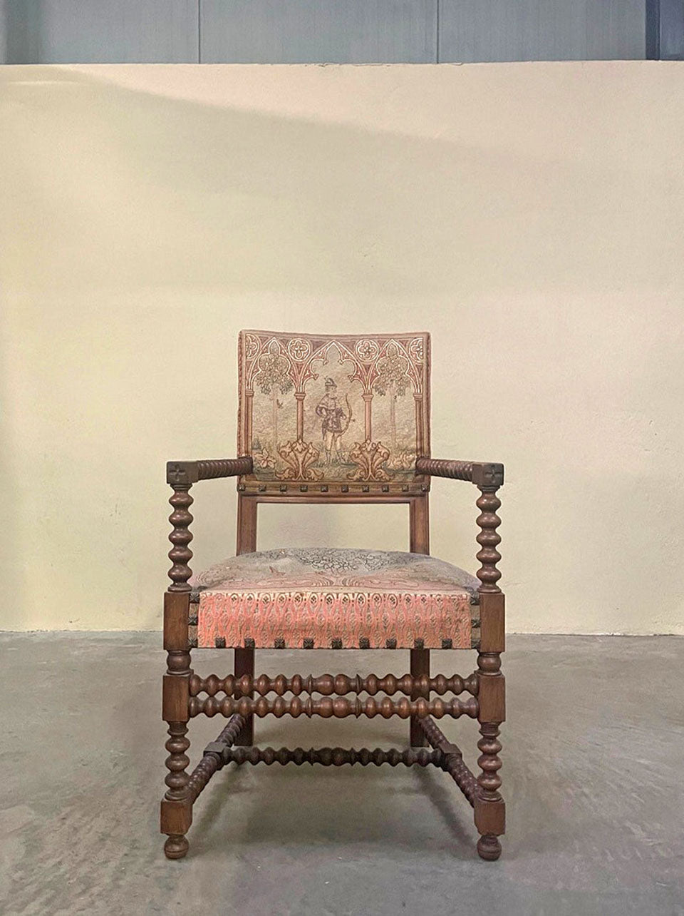 Large size bobbin carver chair