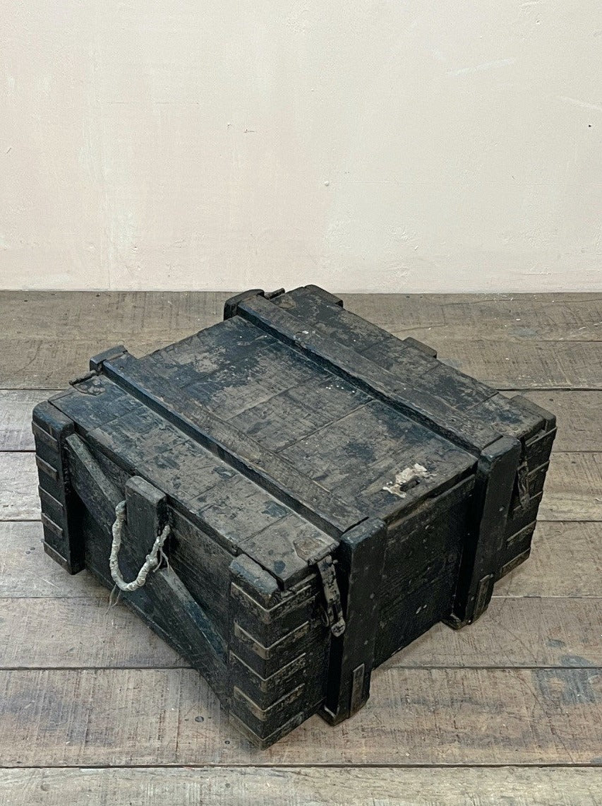 ﻿Ammunition box