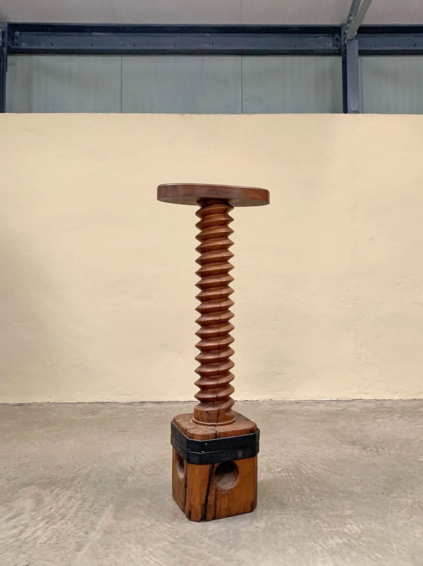 Oval top wine press screw