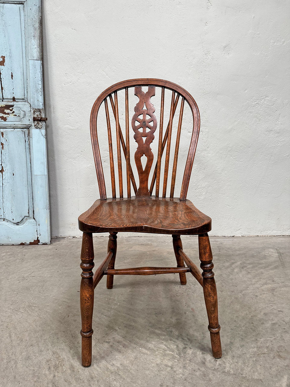 Set of 3 country kitchen chairs (Reserved)