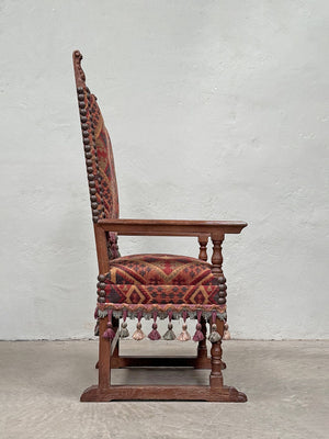 Grand oak chair