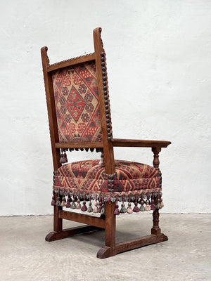 Grand oak chair