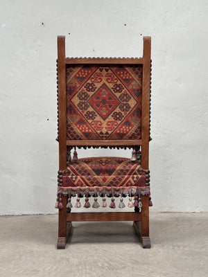Grand oak chair