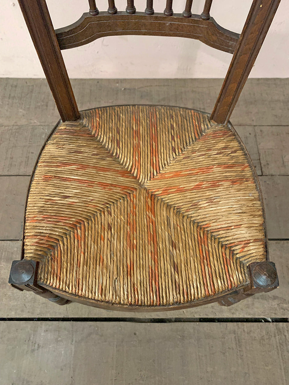 Low rush seat occasional chair