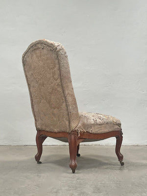 Wide slipper chair