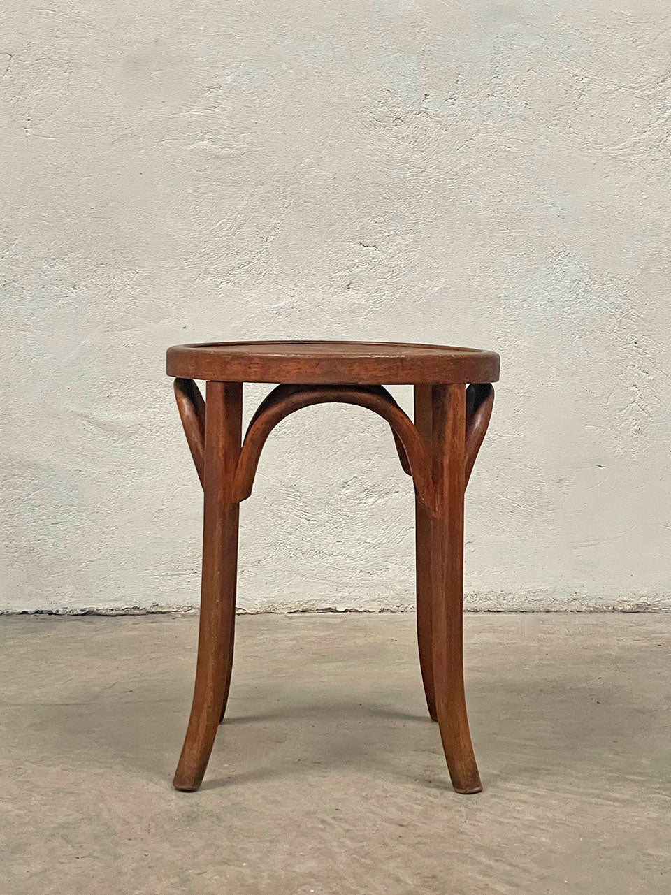 Baumann short stool