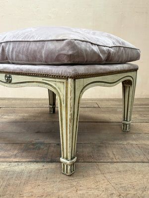 Fluted leg footstool