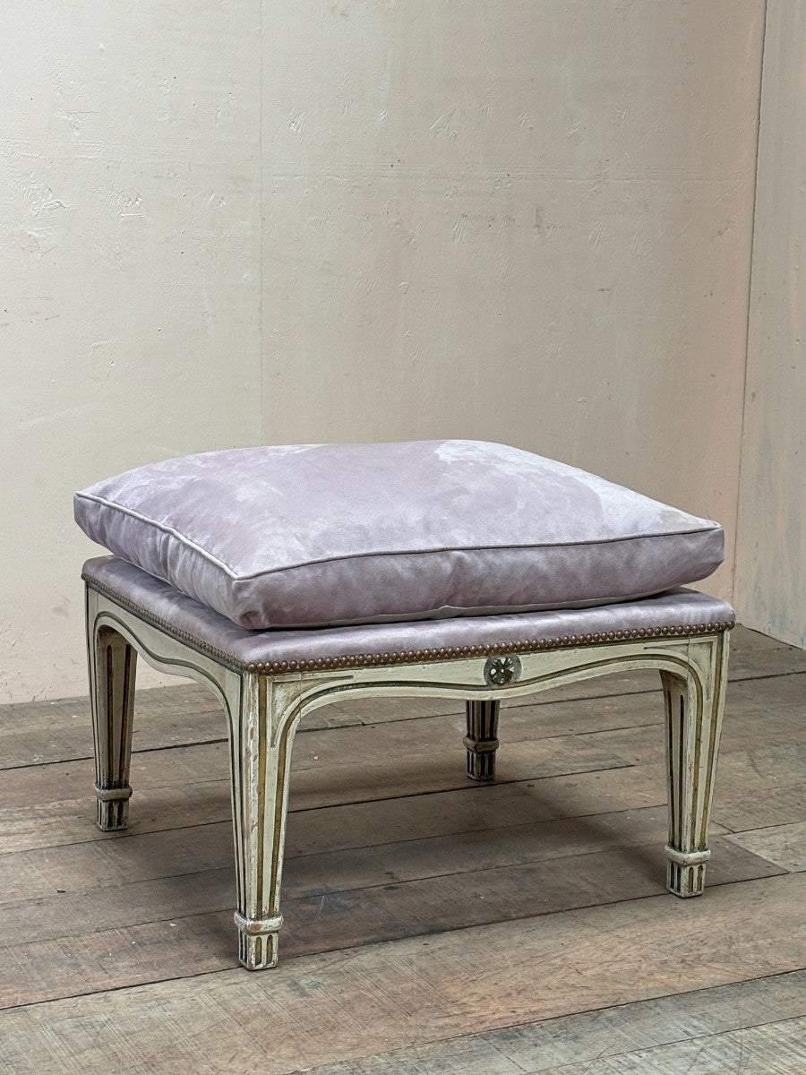 Fluted leg footstool