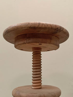 Screw stool (Reserved)