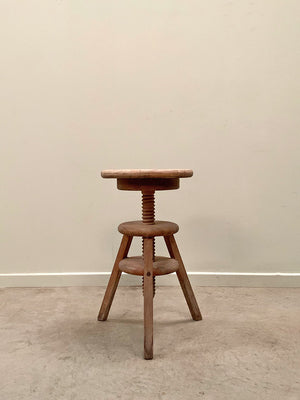 Screw stool (Reserved)