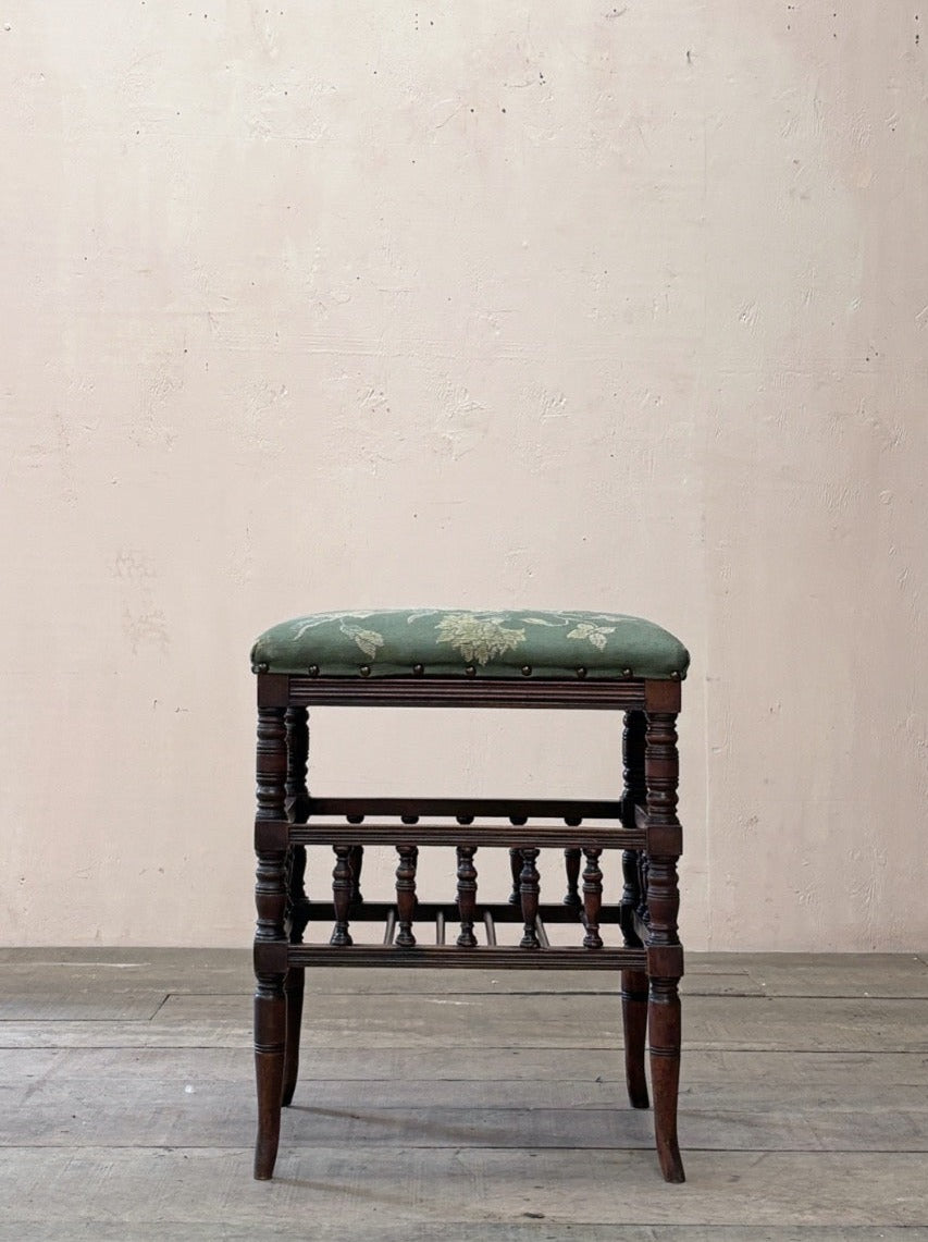 Aesthetic movement stool