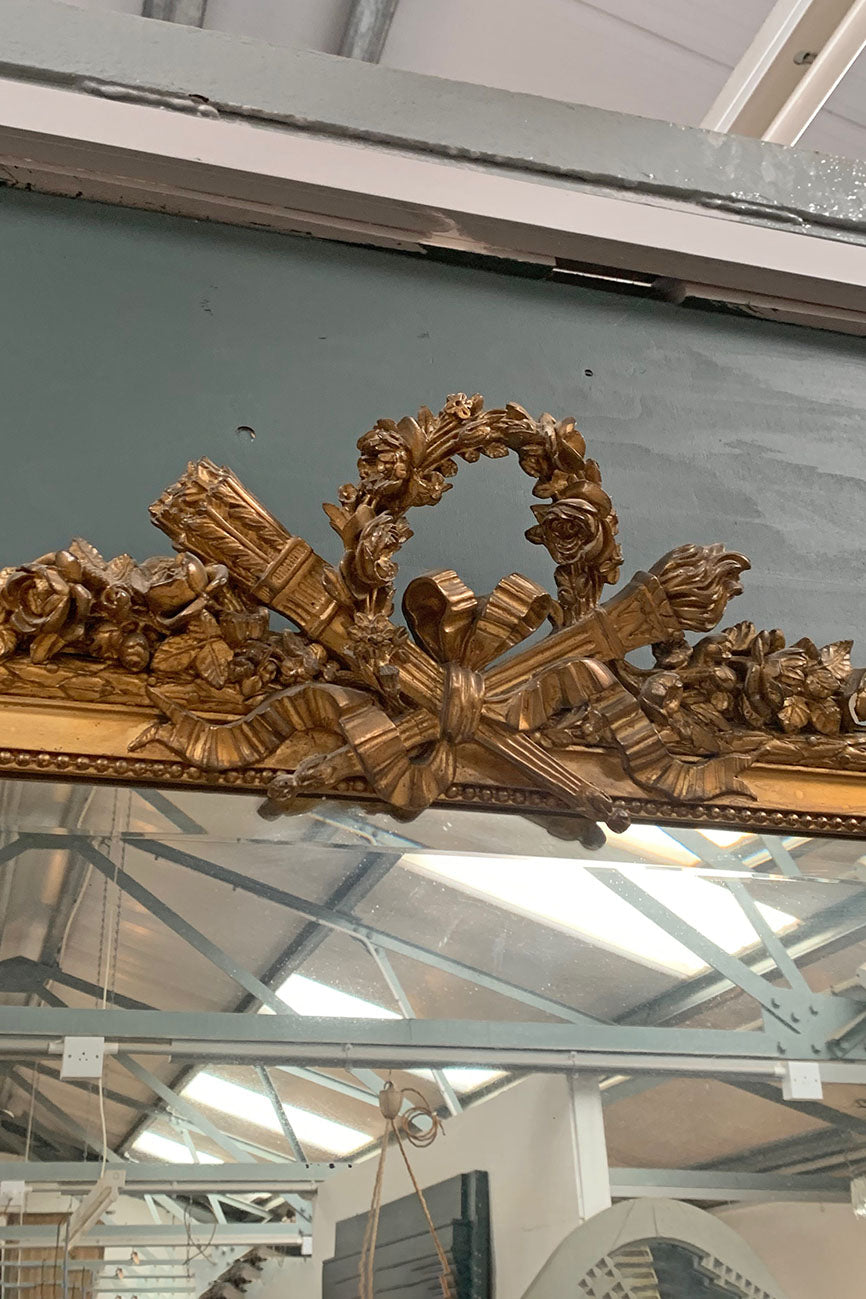 Crested mirror