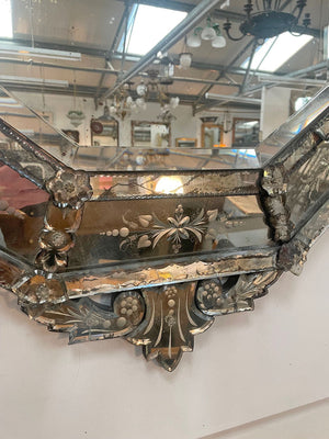 Venetian mirror with foxed plate