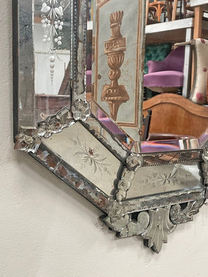 Venetian mirror with foxed plate