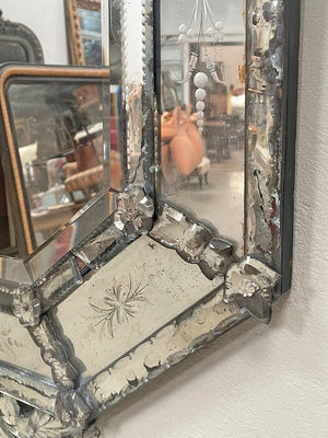 Venetian mirror with foxed plate