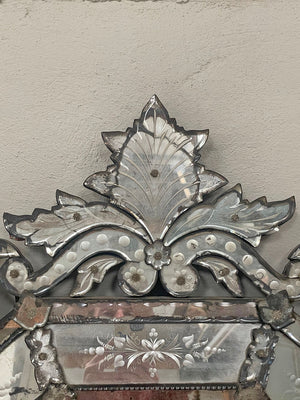 Venetian mirror with foxed plate