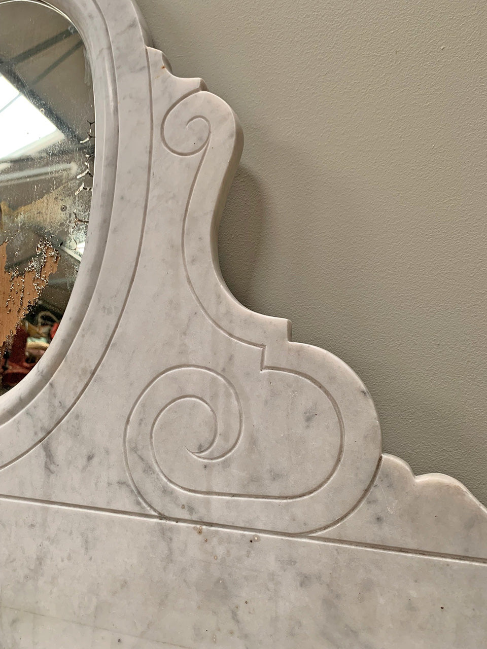 Marble upstand with mirror